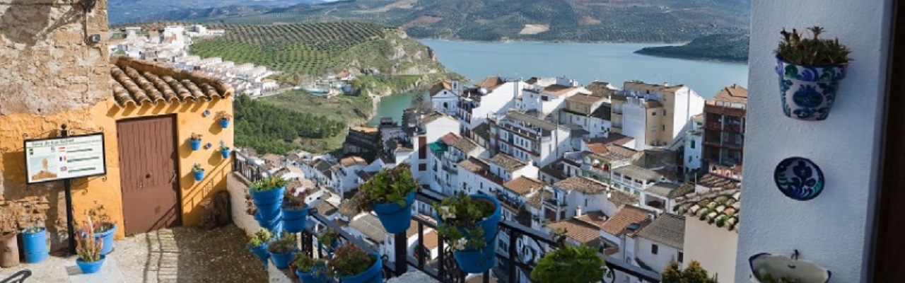 kleinen weißen Dörfern Andalusiens: Iznajar